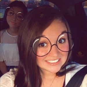 Meet your Posher, Danyelle